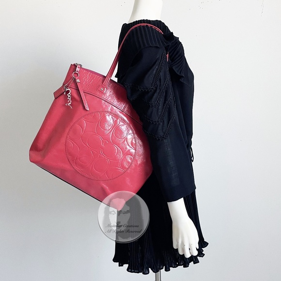 Coach Tote Bag Laura Style F18900 Pink Patent Leather with CC Logo - Picture 2 of 11